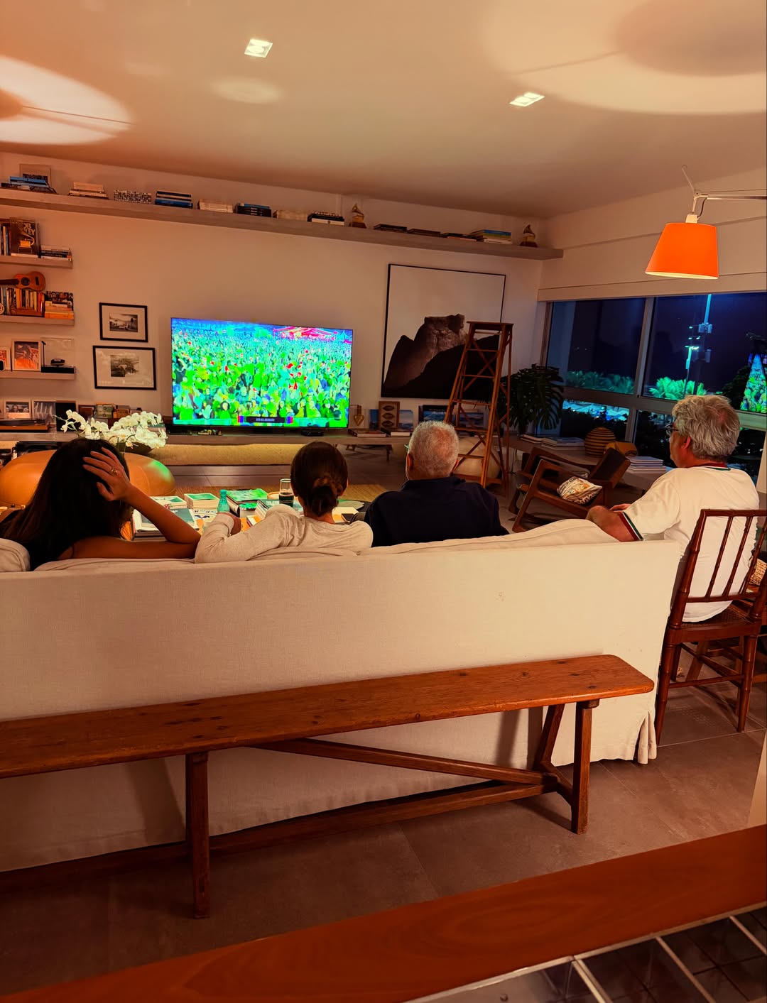 Gilberto Gil com amigos em seu apartamento no Rio de Janeiro - Foto: Reprodução / Instagram