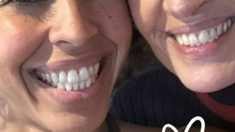Mãe de famosa apresentadora faz 66 anos e ganha homenagem emocionante