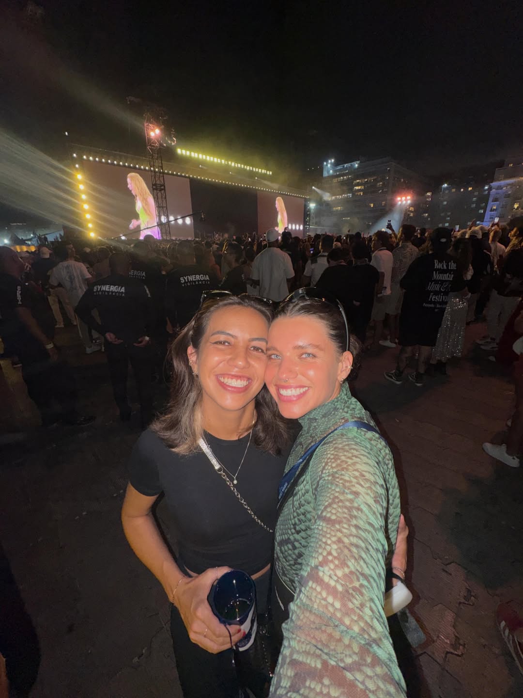 Bruna Linzmeyer com a namorada, Kin Saito - Foto: Reprodução / Instagram @brunalinzmeyer