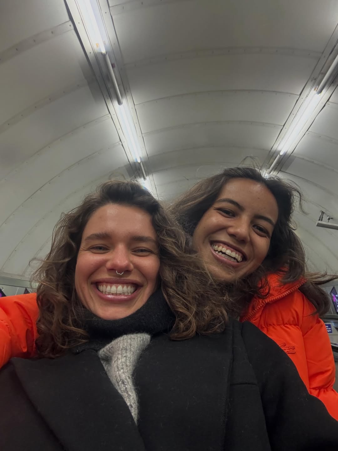 Bruna Linzmeyer com a namorada, Kin Saito - Foto: Reprodução / Instagram @brunalinzmeyer