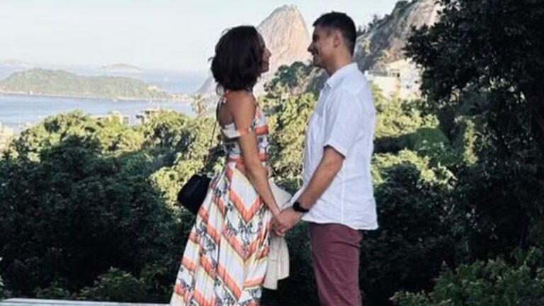 Aos 48 anos, atriz da Globo vive romance discreto com professor e já tem data para subir ao altar