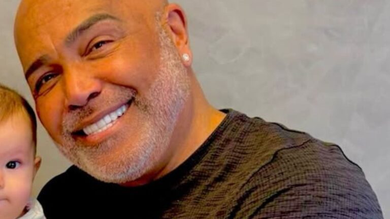 Aos 6 meses, neta do cantor Rick rouba a cena em fotos com o avô: ‘Que lindeza’