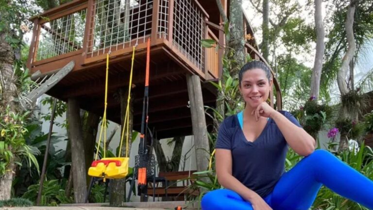 Cercada pela natureza, casa na árvore virou o cantinho favorito de atriz aos 42 anos