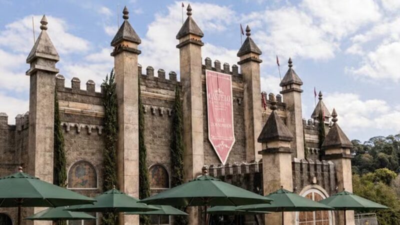 Quem é o ator de 46 anos que vai se casar com médica em castelo e terá festa de R$ 500 mil?