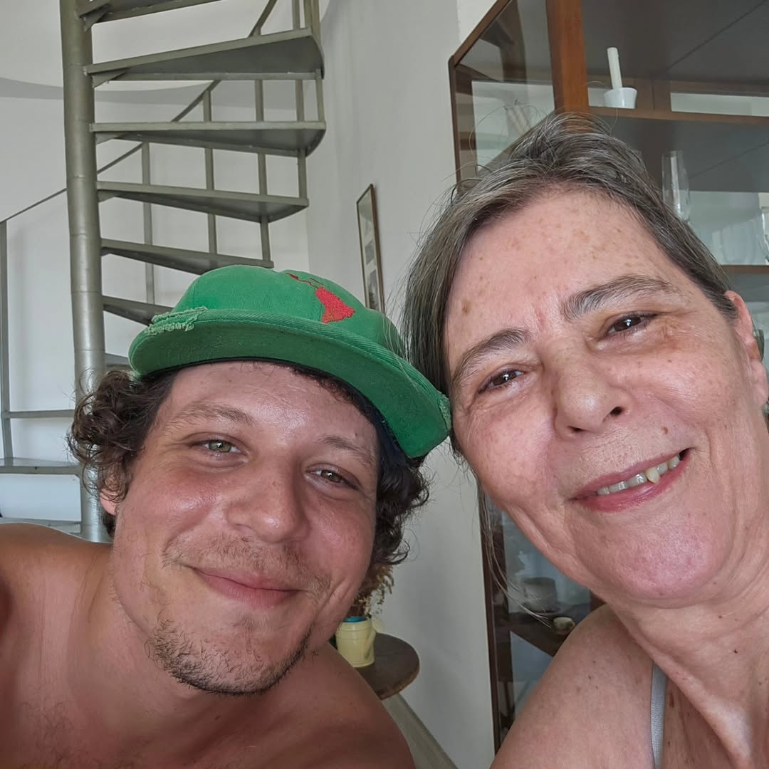 Chico Chico e a mãe, Maria Eugênia - Foto: Reprodução / Instagram @cduasvezeschico