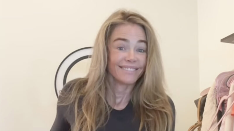 Denise Richards mostra o seu look para audiência de divórcio - Foto: Reprodução / Instagram