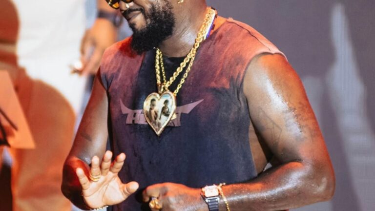 Após disputa milionária, rapper de 32 anos rompe com gravadora e constrói próprio império