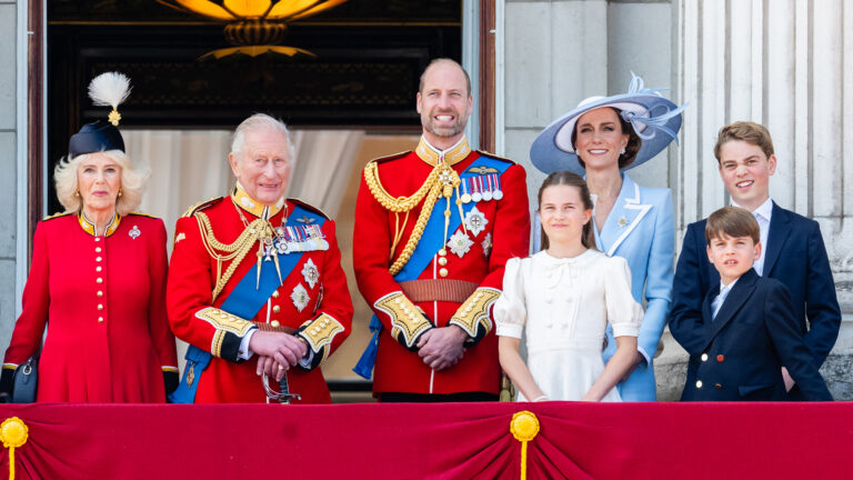Família real britânica se reúne no tradicional Trooping the Colour em Londres