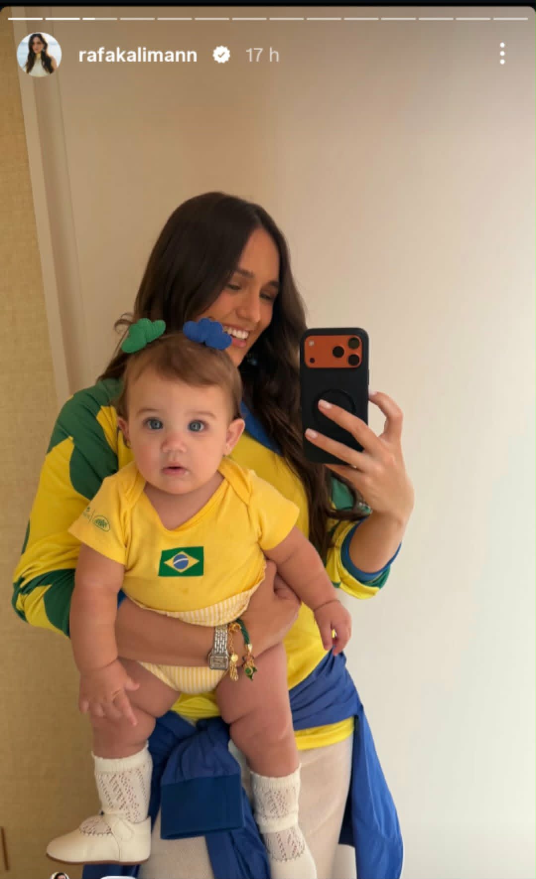 Filha de Rafa Kalimann esbanja fofura com look do Brasil