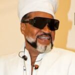 Carlinhos Brown exibe foto rara com as filhas, netas de Marieta Severo: ‘Emoções’