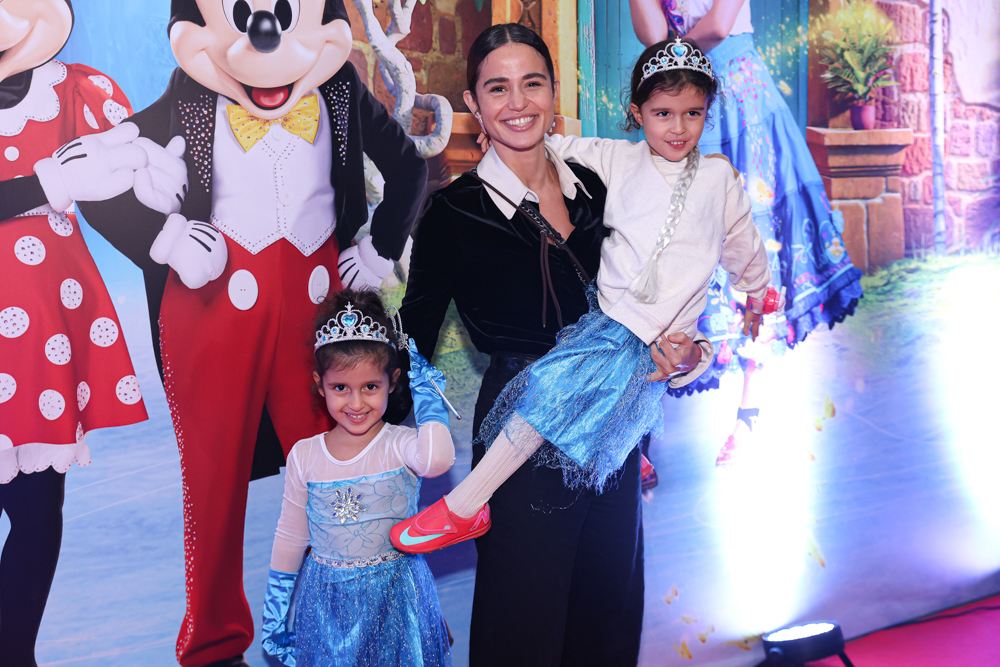 Nanda Costa com as filhas gêmeas, Kim e Tiê - Foto: Roberto Filho / Brazil News