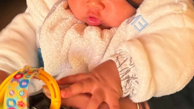 Aos oito meses, filho de cantor famoso e ex-BBB esbanja fofura ao surgir de look de frio