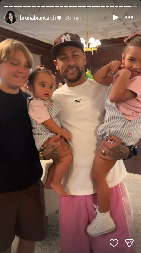Neymar Jr com os filhos, Davi, Mavie e Mel - Foto: Reprodução / Instagram @brunabiancardi