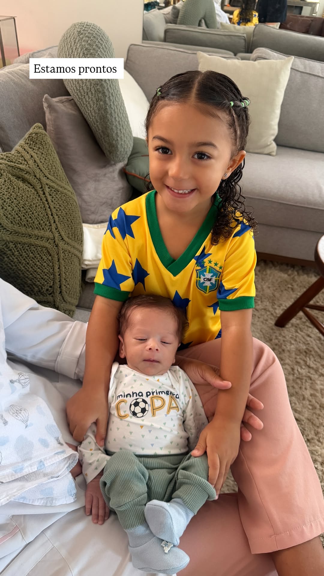 Liz e Levi são filhos de Léo Santana e Lore Improta - Foto: Reprodução / Instagram @loreimprota 