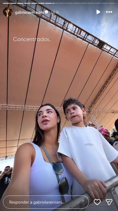 Gabriela Versiani com o enteado, filho de Murilo Huff e Marília Mendonça - Foto: Reprodução / Instagram @gabrielaversiani