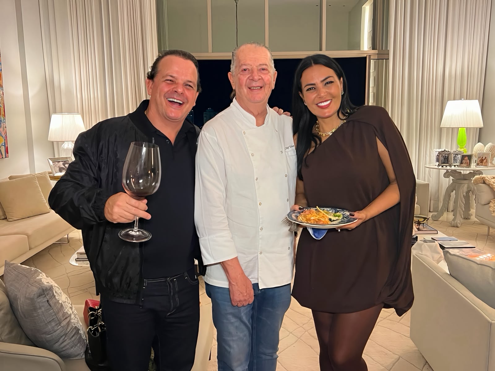 Gardênia Cavalcanti recebe amigos em jantar especial com peças do acervo de Hebe Camargo - Foto: Divulgação