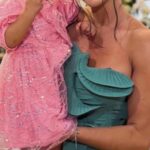 Esposa de sertanejo famoso impressiona com fotos da filha deles: ‘Pariu seu sogro’
