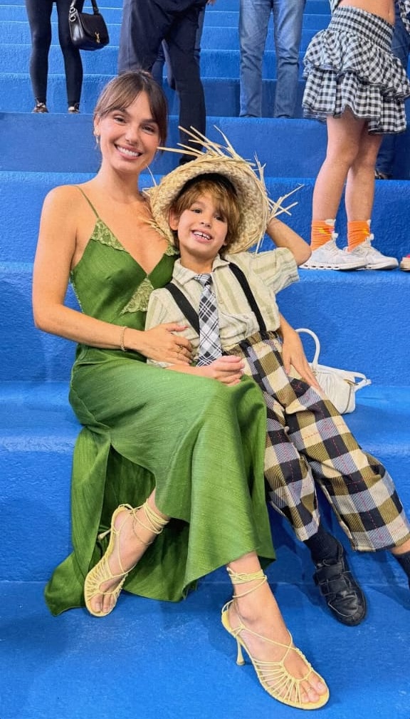 Isis Valverde com o filho