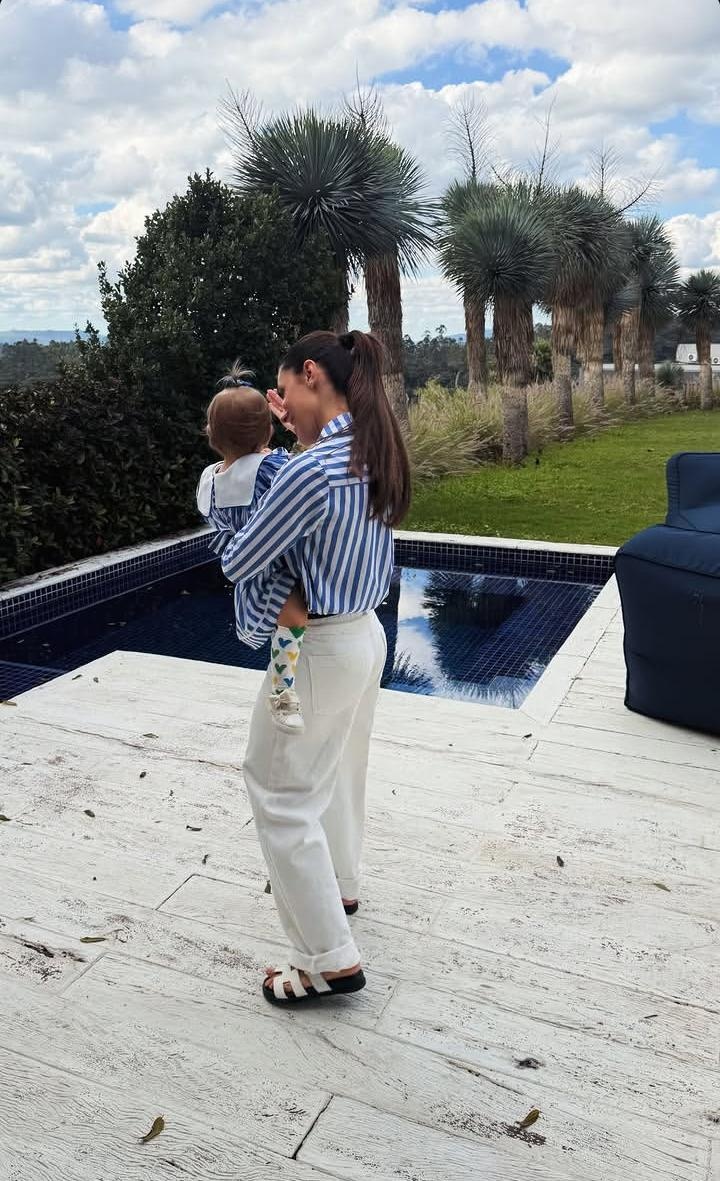 Jade Magalhães com a filha 