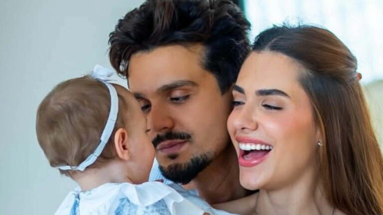 Jade Magalhães quase revela o rosto da filha durante passeio em loja