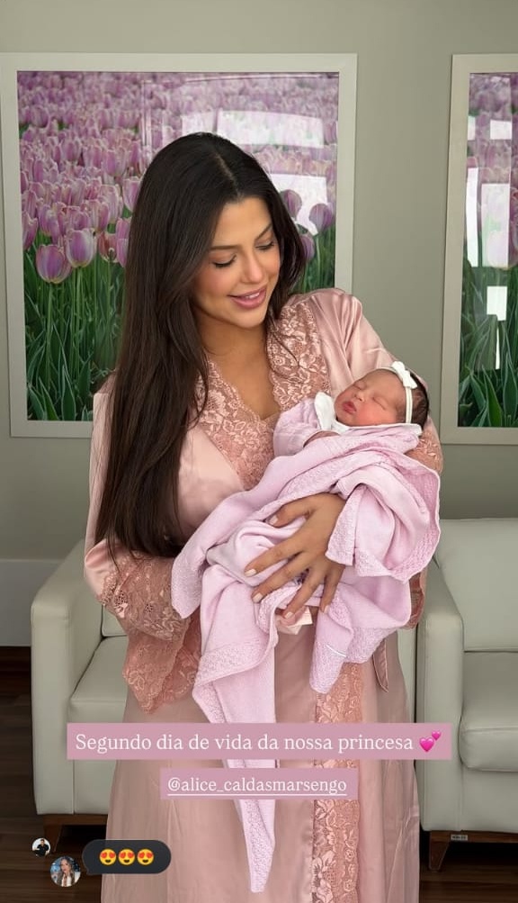 Laís Caldas apresenta sua filha com Gustavo Marsengo