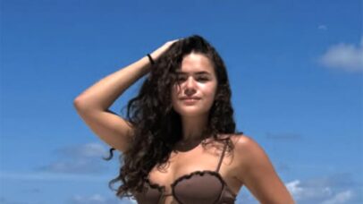 Magérrima, Maisa mostra suas curvas e a elasticidade em dia na praia em Miami