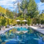 O detalhe na piscina da mansão de Calvin Harris que impressiona fãs brasileiros