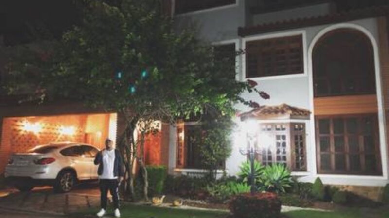 Cantor tinha apenas 20 anos quando comprou uma mansão de R$ 3 milhões