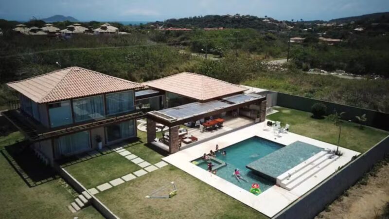 Mansão milionária com vista para o mar foi escolhida por atriz para celebrar data especial