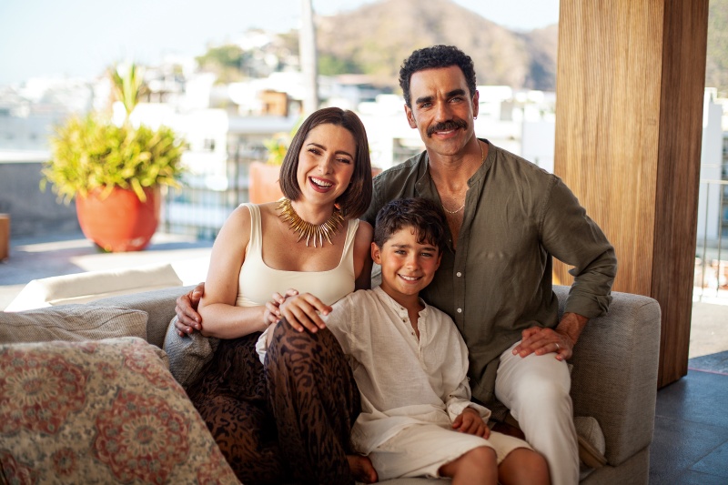 Marcus Ornellas com a esposa, Ariadne Díaz, e o filho, Diego