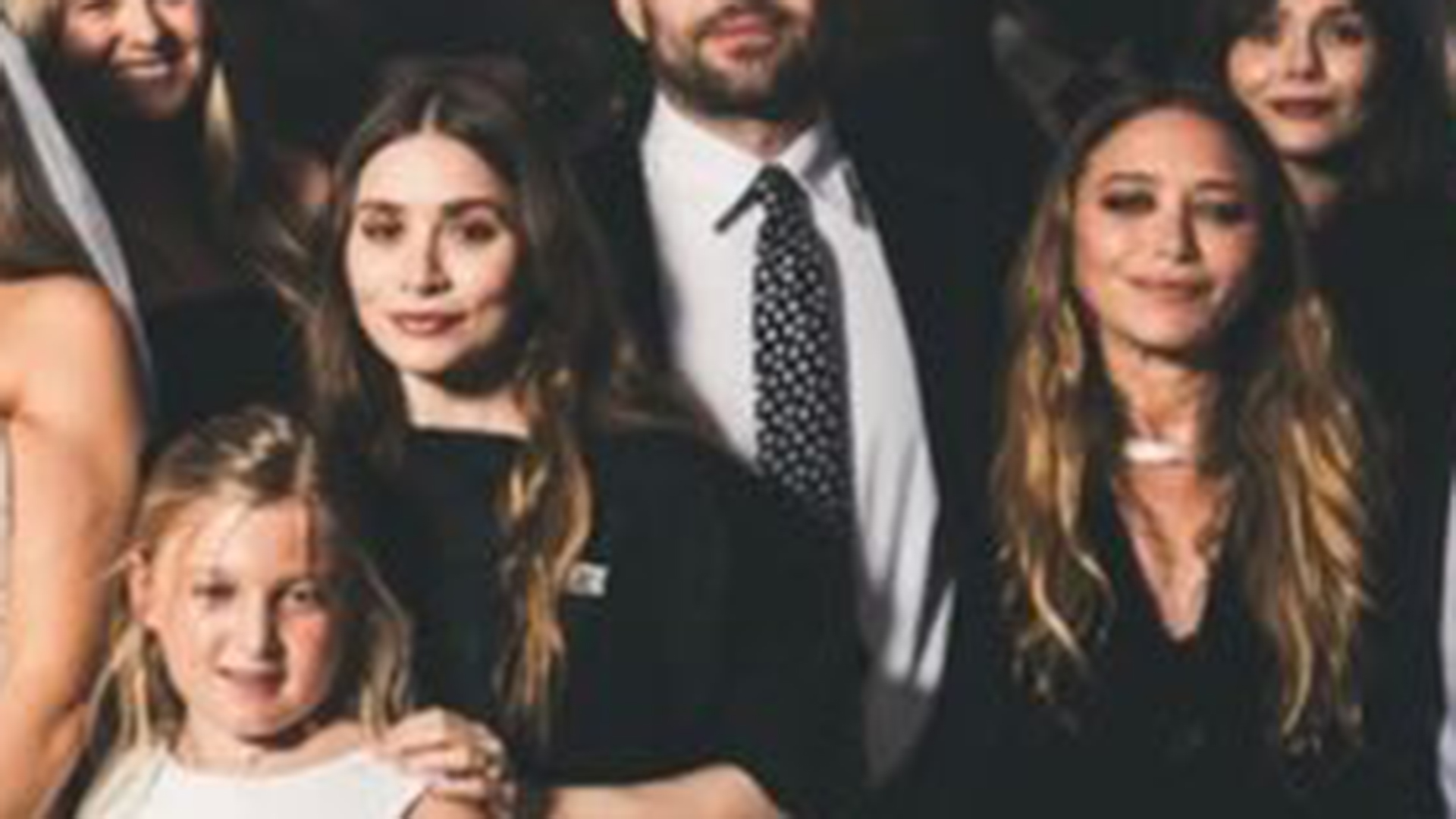 Rara aparição de Mary-Kate e Ashley Olsen - Foto: Reprodução / Instagram