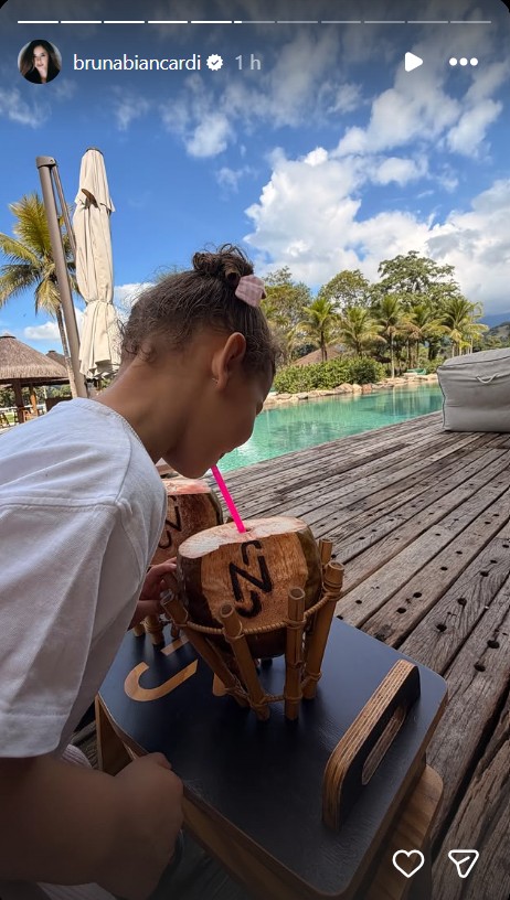 Mavie na mansão de Neymar Jr em Mangaratiba - Foto: Reprodução / Instagram @brunabiancardi