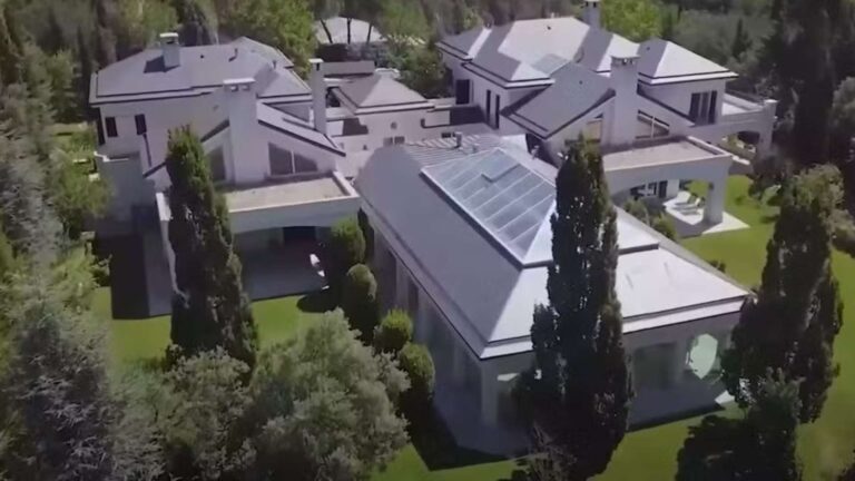 Astro da Copa do Mundo vive em mansão de R$ 60 milhões com campo de golfe e cinema privativos