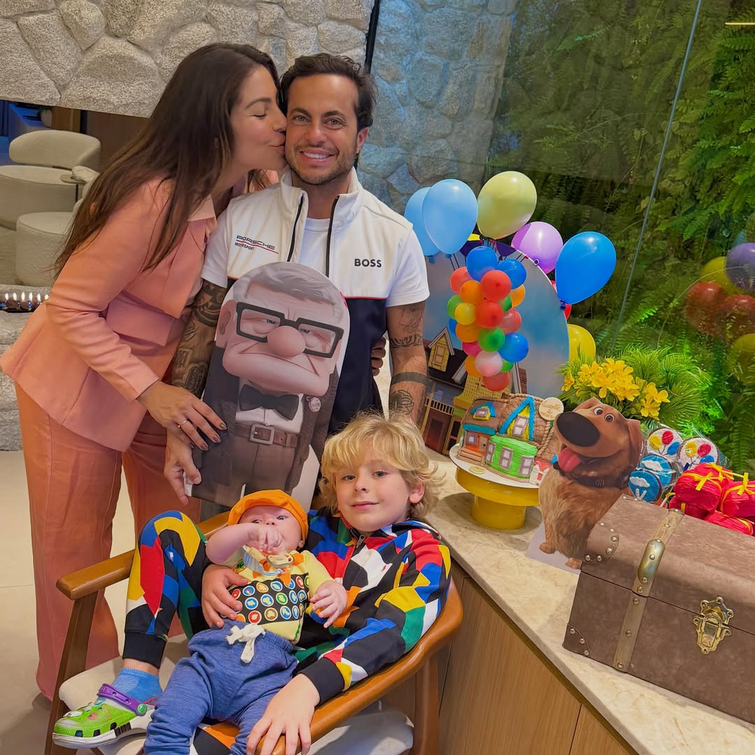 Andressa Ferreira e Thammy Miranda com os filhos, Bento e Vicente - Foto: Reprodução / Instagram @andressaferreiramiranda