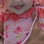 Aos 10 meses, neta de Tom Cavalcante rouba a cena em viagem de luxo da família