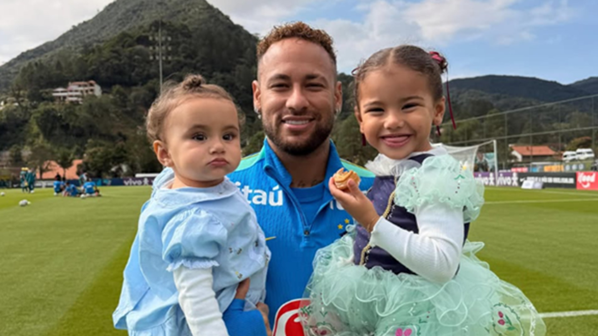 Neymar com as filhas - Foto: Instagram