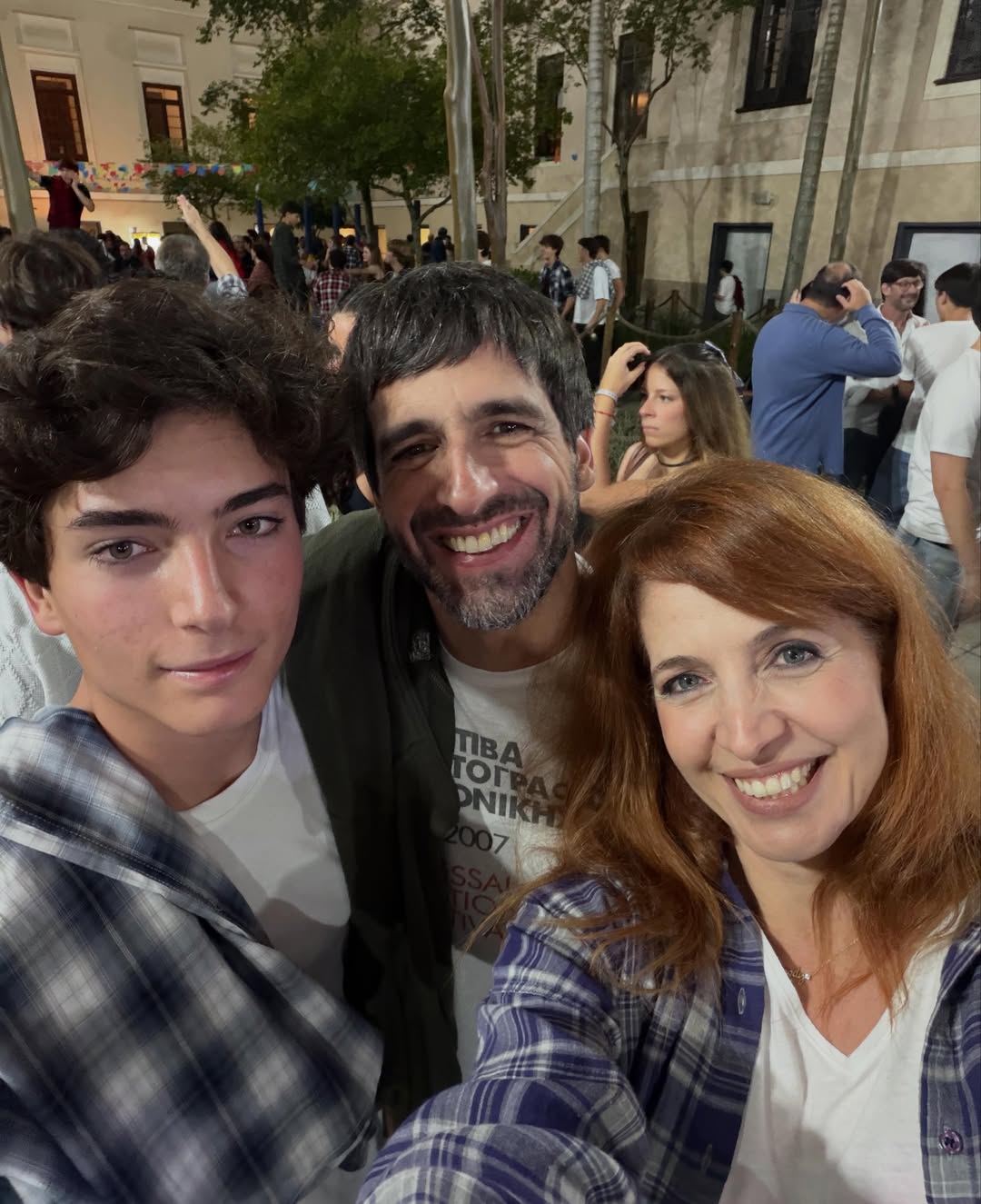 Poliana Abritta com os trigêmeos