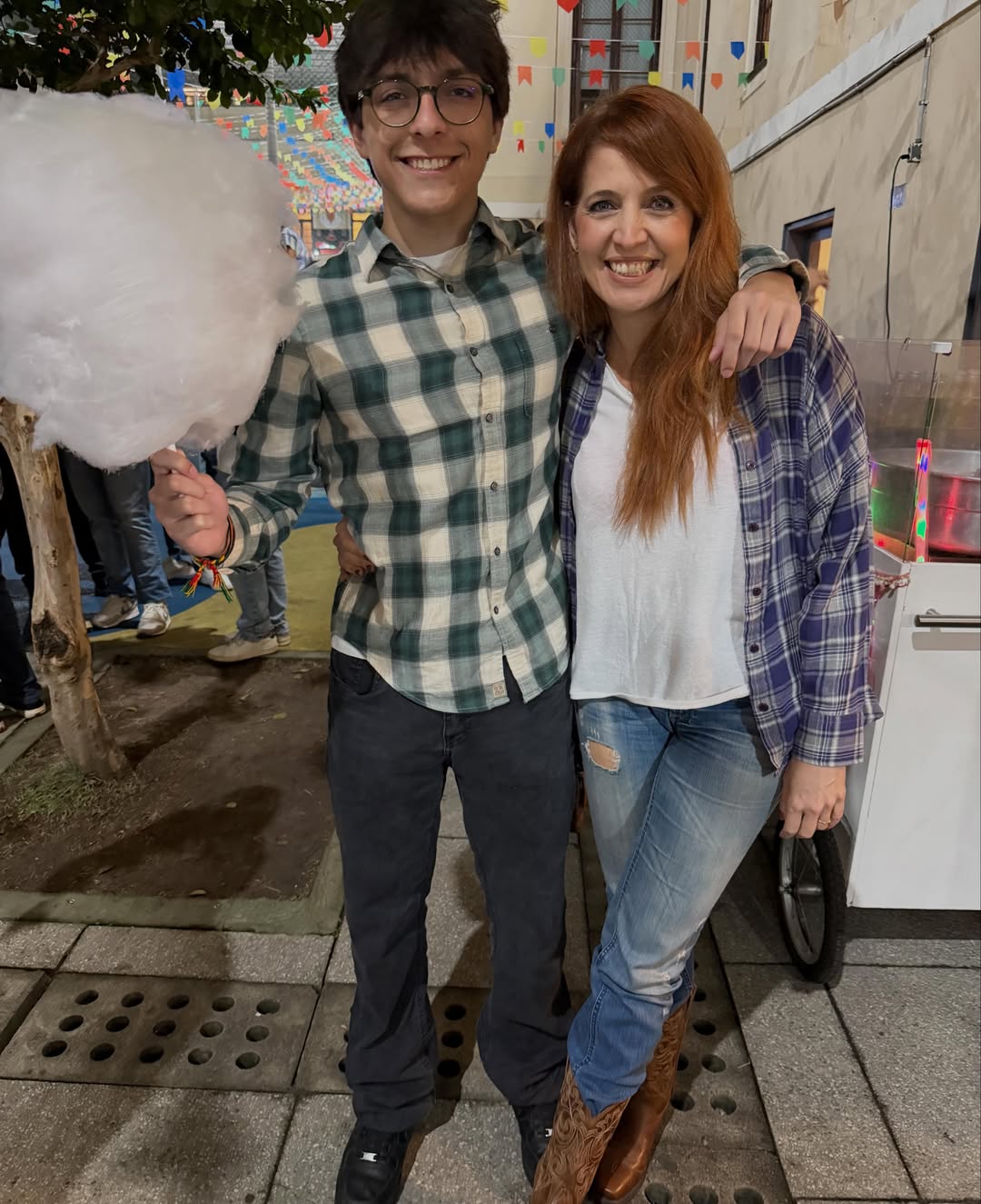 Poliana Abritta com os trigêmeos
