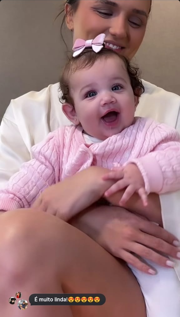 Rafa Kalimann mostra novos registros da filha