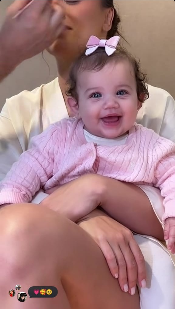 Rafa Kalimann mostra novos registros da filha