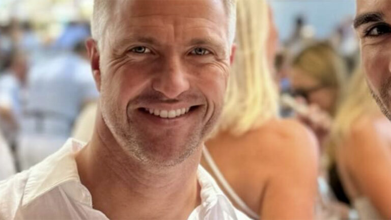 Ex-piloto de F1 ‘saiu do armário’ para viver história de amor com homem dos seus sonhos
