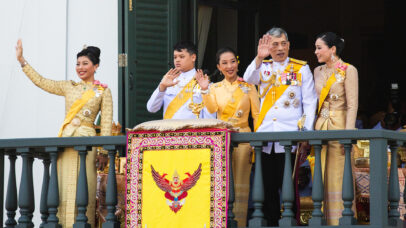 Rei Maha Vajiralongkorn com sua família - Foto: Getty Images