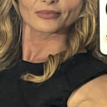 Aos 54 anos, atriz, que ficou afastada da TV, foi vítima de perseguição de fã