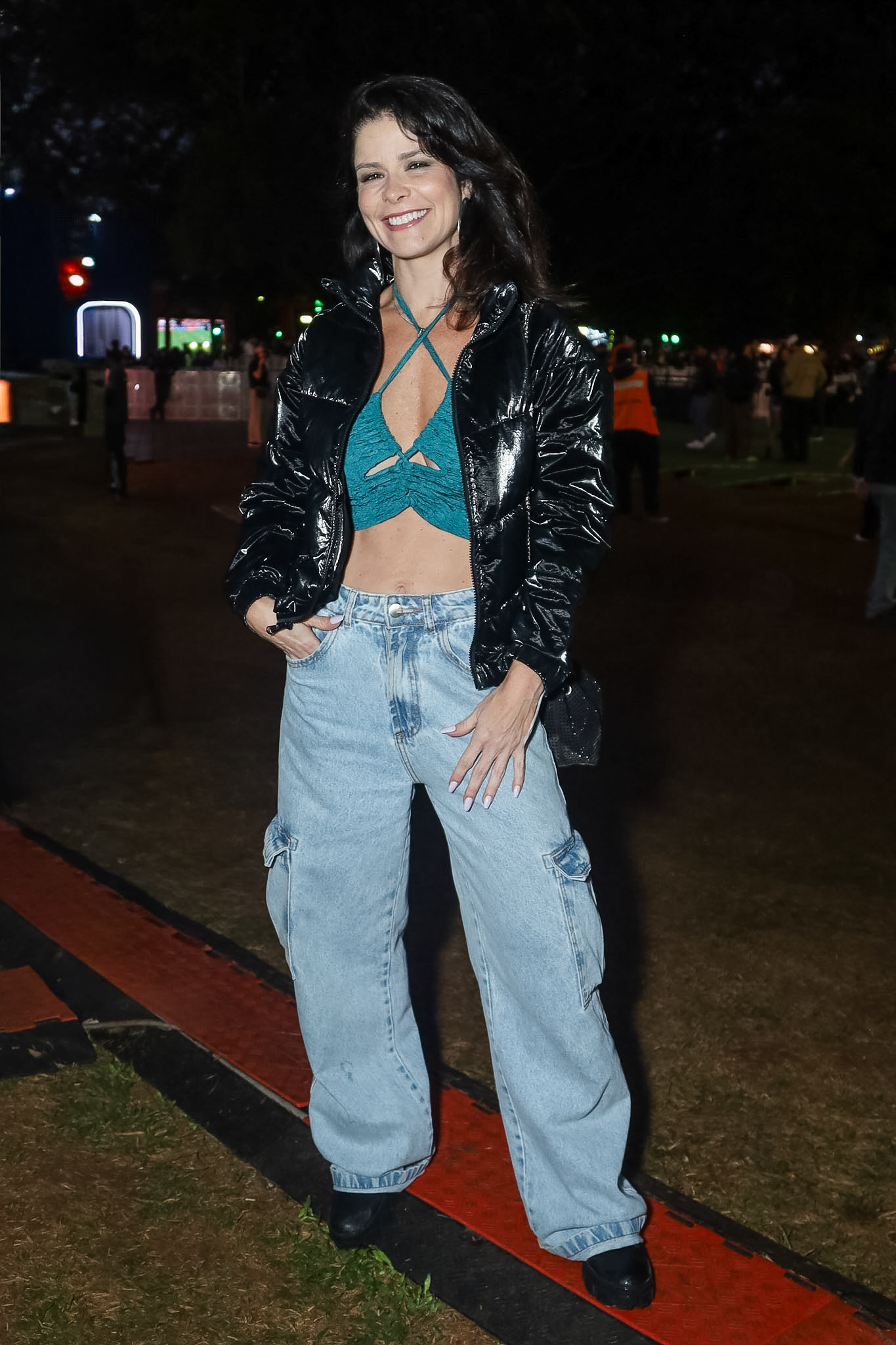 Samara Felippo em evento com as filhas