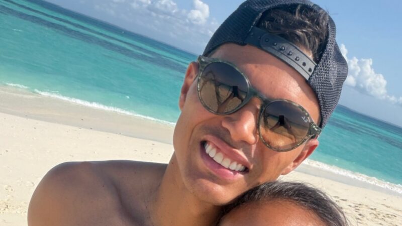 Fora da Copa, Thiago Silva curte as férias com a família em cenário paradisíaco