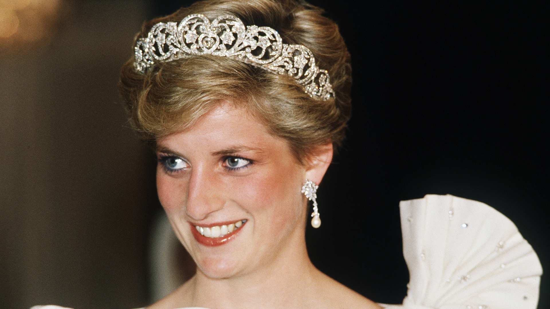 Tiara de R$ 2,6 bilhões de Princesa Diana não deve ficar com Kate nem Meghan