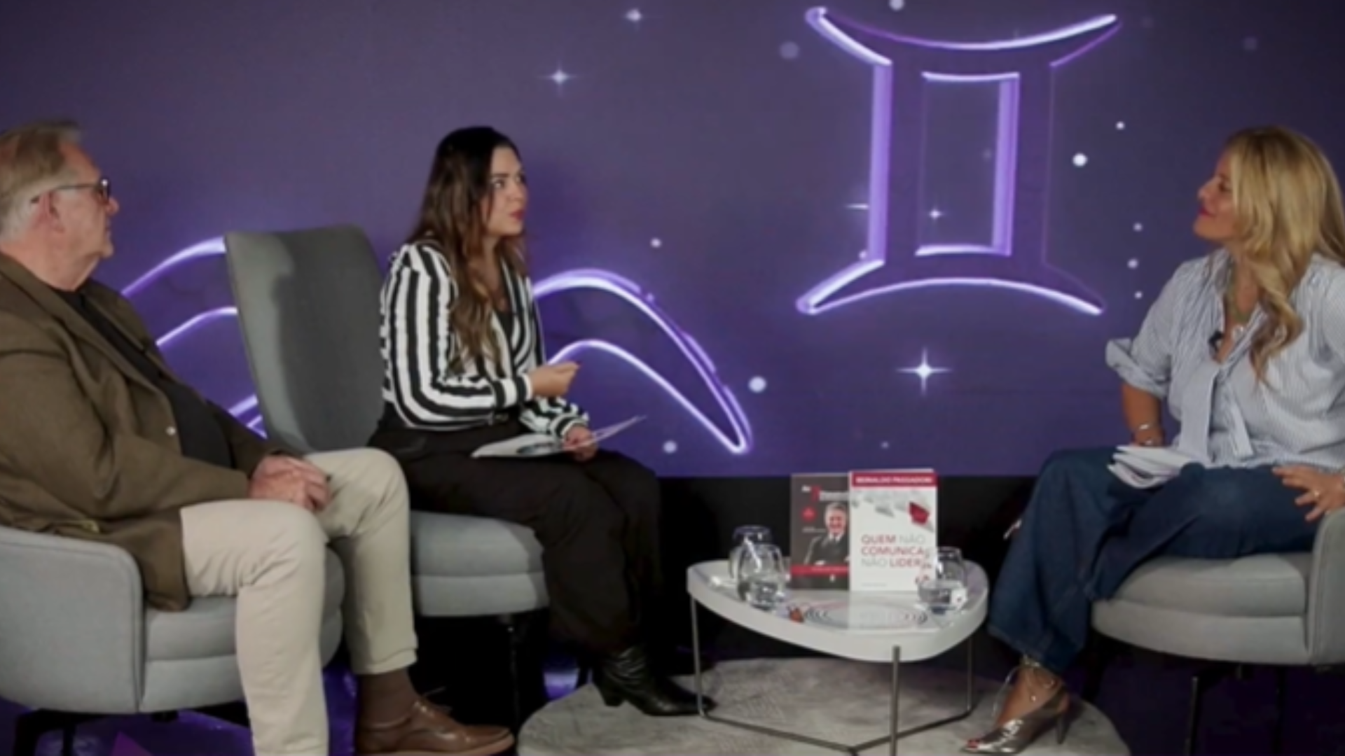 Ana Diglio, Reinaldo Passadori e Vanessa Alvaiz, no CARAS Astros & Oráculos - Foto: Reprodução/YouTube
