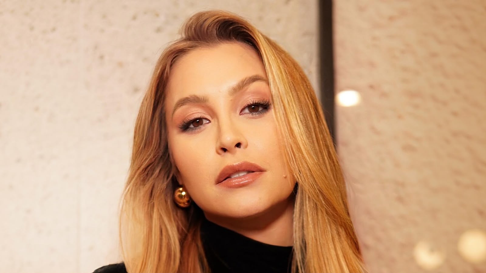Carla Diaz amplia horizontes na carreira ao abra&ccedil;ar nova fase: 'Hoje em dia, n&atilde;o sou s&oacute; atriz'