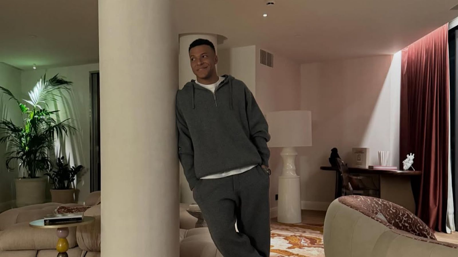 Kylian Mbappé é o jogador mencionado no texto - Foto: Reprodução/Instagram @k.mbappe