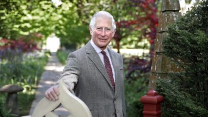 Com fortuna de R$ 4,8 bilhões, monarca mantém refúgio histórico do século XVIII cercado por jardins e muito luxo